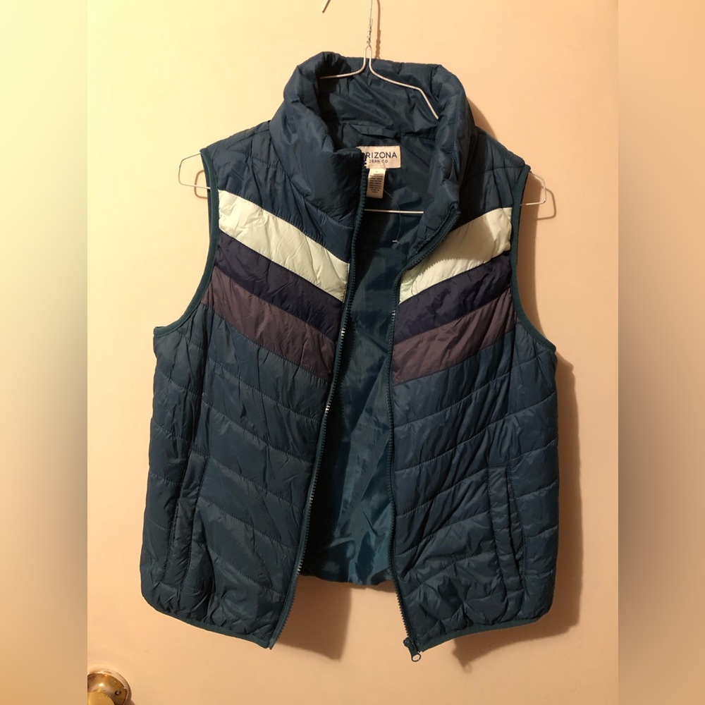 Arizona Jean Co Chianti block full zip up puffer vest